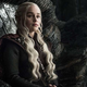 Daenerys, sentada en el trono. Imagen: HBO